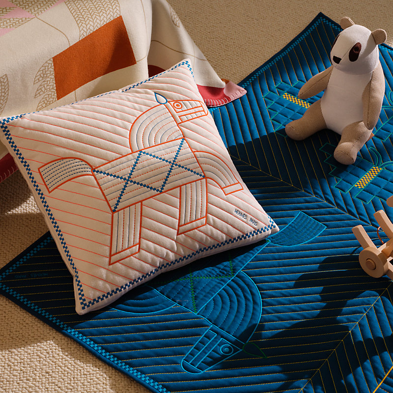 ぬいぐるみ 《パンダ・エミール》 | Hermès - エルメス-公式サイト